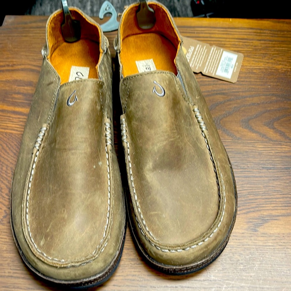 Olukai Mens Moloa sz 9.5 Storm Grey/ Dk Wood